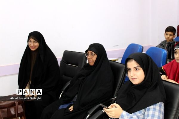 تجلیل از دانش‌آموزان برگزیده چهارمین دوره مسابقات علمی پژوهشی  شهرستان بوشهر