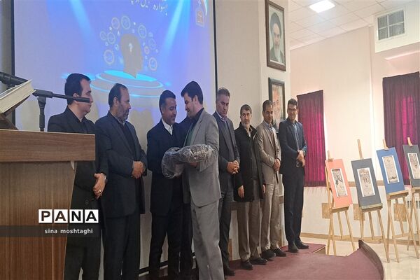 مراسم تجلیل از برگزیدگان هفته پژوهش در شهرستان بجنورد