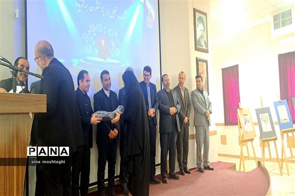 مراسم تجلیل از برگزیدگان هفته پژوهش در شهرستان بجنورد
