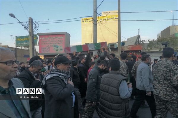 خاکسپاری پیکر شهید گمنام در بوستان شهدای آذر قم