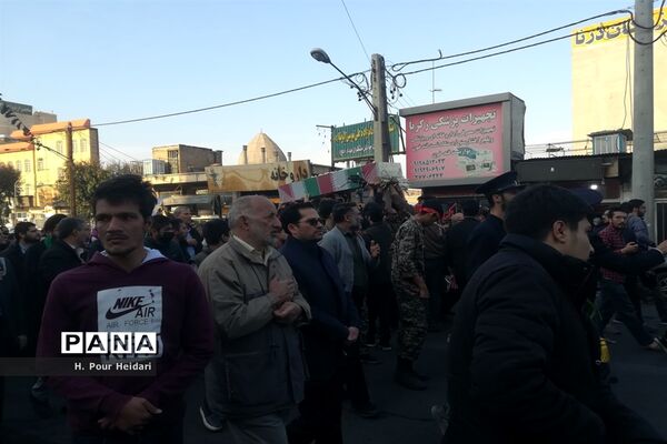 خاکسپاری پیکر شهید گمنام در بوستان شهدای آذر قم