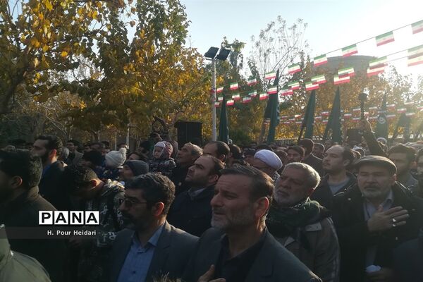 خاکسپاری پیکر شهید گمنام در بوستان شهدای آذر قم