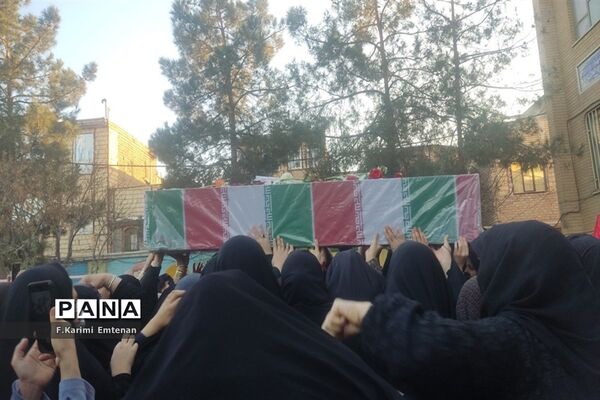 جلوه‌هایی از ارادت دانش‌آموزان مدارس قم به اهل بیت(ع) و شهدا-3