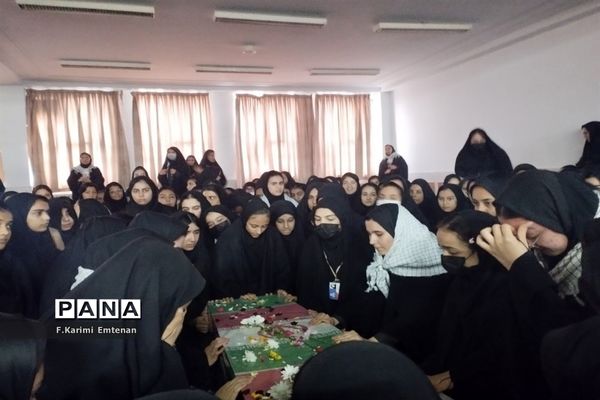 جلوه‌هایی از ارادت دانش‌آموزان مدارس قم به اهل بیت(ع) و شهدا-3