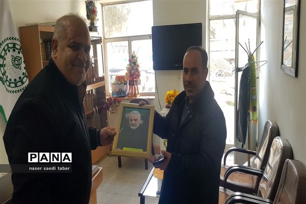 بازدید مدیرکل آموزش وپرورش از سازمان دانش‌آموزی استان