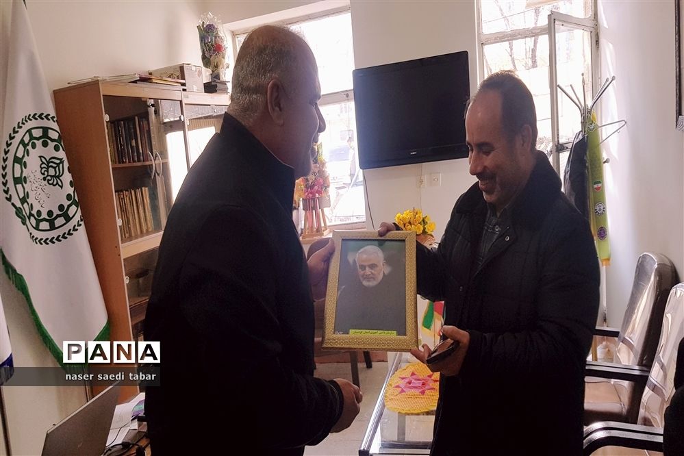 بازدید مدیرکل آموزش وپرورش از سازمان دانش‌آموزی استان