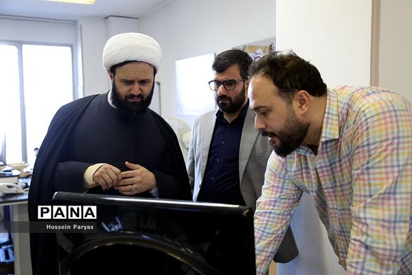 بازدید ﻣﺸﺎور وزﯾﺮ و دﺑﯿﺮ ﮐﻤﯿﺘﻪ ﻫﻤﮑﺎری‌ﻫﺎی ﺣﻮزه‌ﻫﺎی ﻋﻠﻤﯿﻪ و آﻣﻮزش و ﭘﺮورش از خبرگزاری پانا