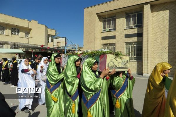 تشییع شهید گمنام هشت سال دفاع مقدس در مدرسه دخترانه هیئت امنایی امام رضا(ع) جهرم