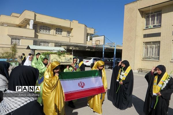 تشییع شهید گمنام هشت سال دفاع مقدس در مدرسه دخترانه هیئت امنایی امام رضا(ع) جهرم