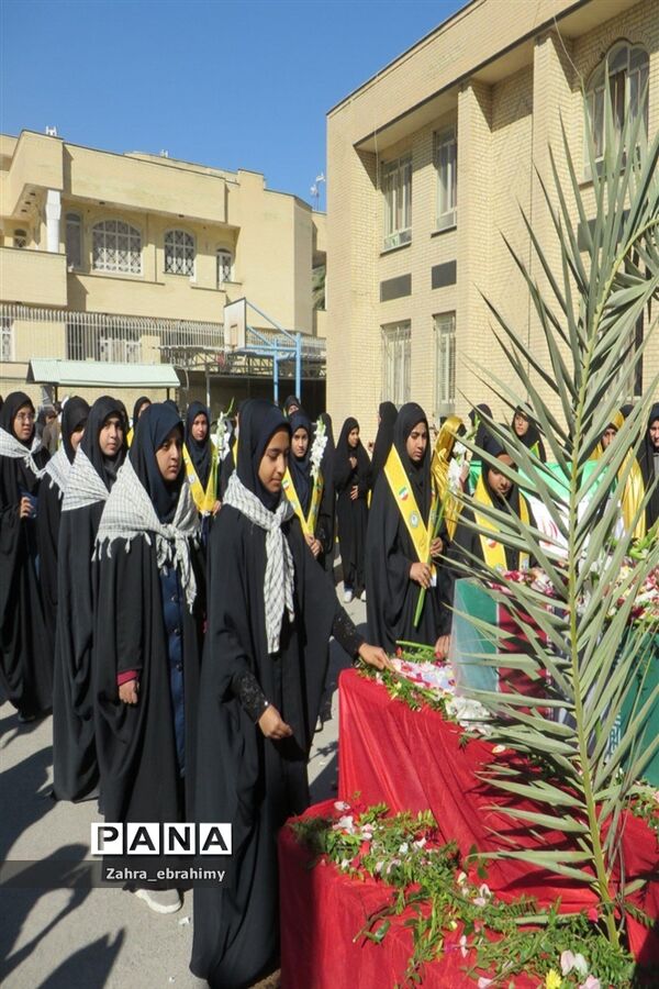 تشییع شهید گمنام هشت سال دفاع مقدس در مدرسه دخترانه هیئت امنایی امام رضا(ع) جهرم