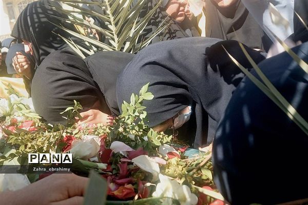 تشییع شهید گمنام هشت سال دفاع مقدس در مدرسه دخترانه هیئت امنایی امام رضا(ع) جهرم