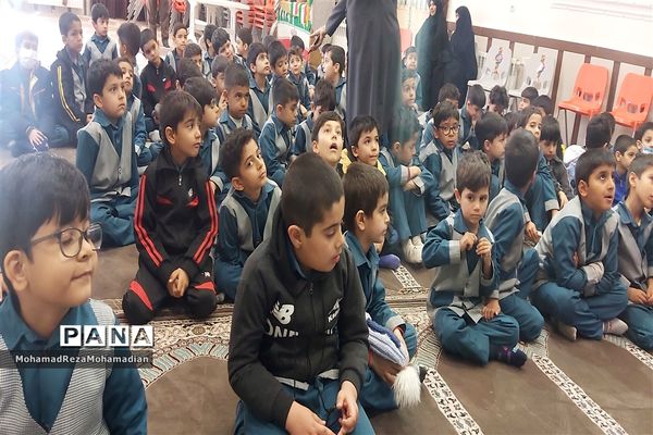 بزرگداشت مقام مادران شاهد در دبستان شاهد آقامصطفی خمینی کاشمر