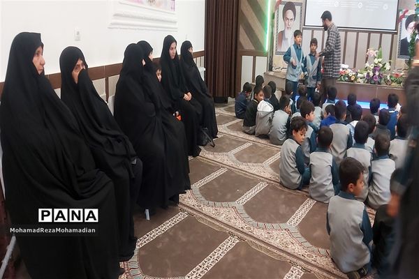 بزرگداشت مقام مادران شاهد در دبستان شاهد آقامصطفی خمینی کاشمر