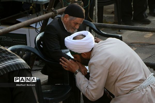 جلوه‌هایی از حضور نوجوانان و جوانان در مراسم وداع با لاله‌های فاطمی