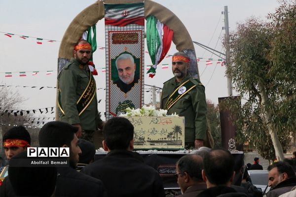 جلوه‌هایی از حضور نوجوانان و جوانان در مراسم وداع با لاله‌های فاطمی