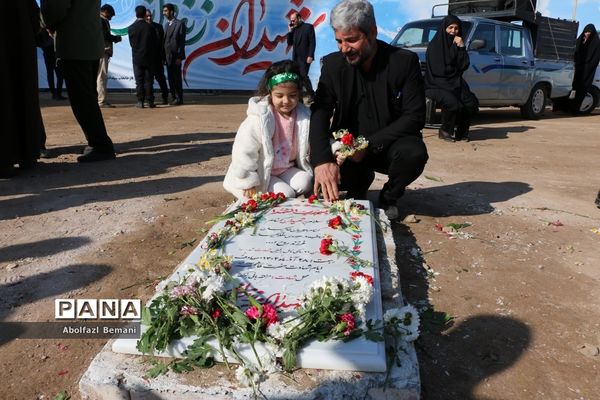 جلوه‌هایی از حضور نوجوانان و جوانان در مراسم وداع با لاله‌های فاطمی