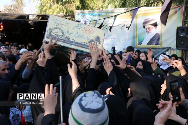 جلوه‌هایی از حضور نوجوانان و جوانان در مراسم وداع با لاله‌های فاطمی