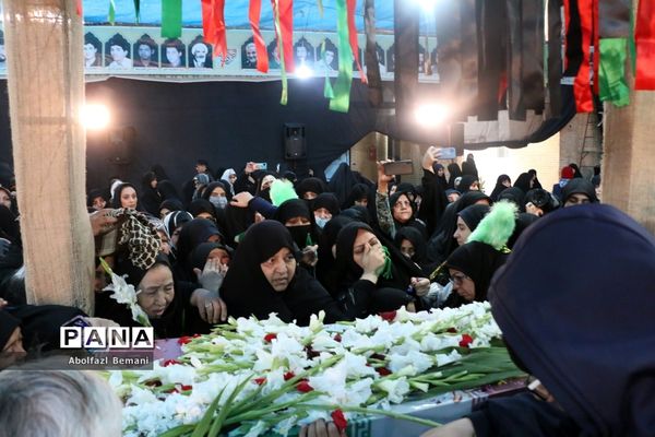 جلوه‌هایی از حضور نوجوانان و جوانان در مراسم وداع با لاله‌های فاطمی