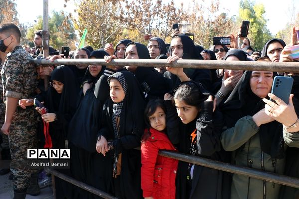 جلوه‌هایی از حضور نوجوانان و جوانان در مراسم وداع با لاله‌های فاطمی