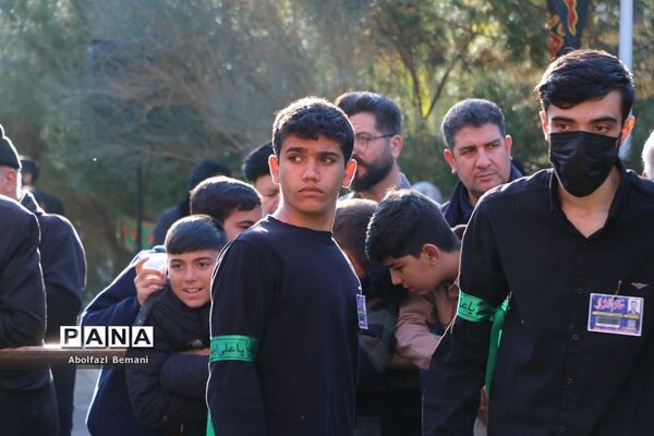 جلوه‌هایی از حضور نوجوانان و جوانان در مراسم وداع با لاله‌های فاطمی