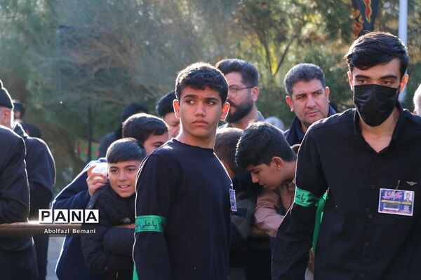 جلوه‌هایی از حضور نوجوانان و جوانان در مراسم وداع با لاله‌های فاطمی