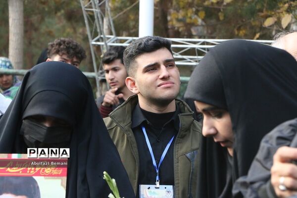 جلوه‌هایی از حضور نوجوانان و جوانان در مراسم وداع با لاله‌های فاطمی