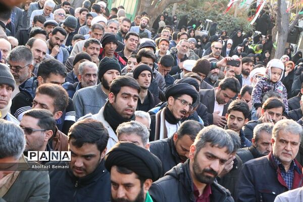 جلوه‌هایی از حضور نوجوانان و جوانان در مراسم وداع با لاله‌های فاطمی