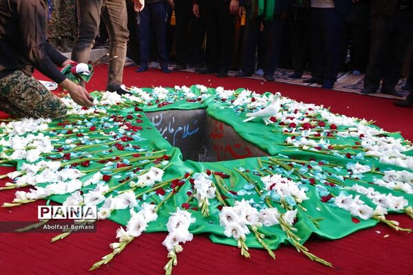 جلوه‌هایی از حضور نوجوانان و جوانان در مراسم وداع با لاله‌های فاطمی