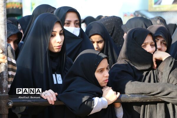 جلوه‌هایی از حضور نوجوانان و جوانان در مراسم وداع با لاله‌های فاطمی