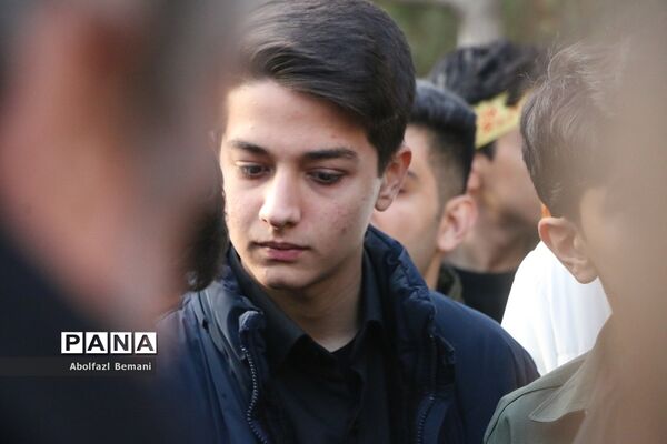جلوه‌هایی از حضور نوجوانان و جوانان در مراسم وداع با لاله‌های فاطمی