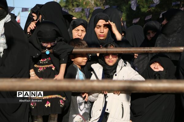 جلوه‌هایی از حضور نوجوانان و جوانان در مراسم وداع با لاله‌های فاطمی