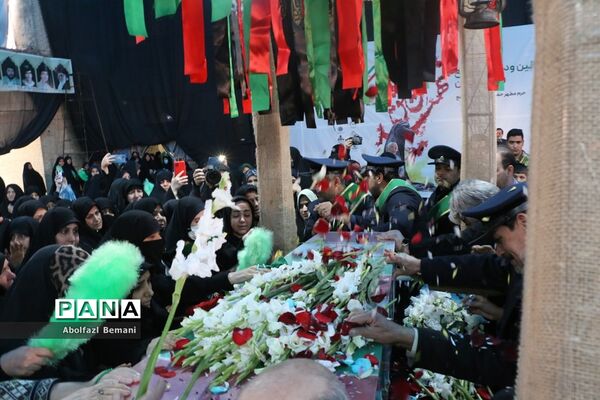 جلوه‌هایی از حضور نوجوانان و جوانان در مراسم وداع با لاله‌های فاطمی