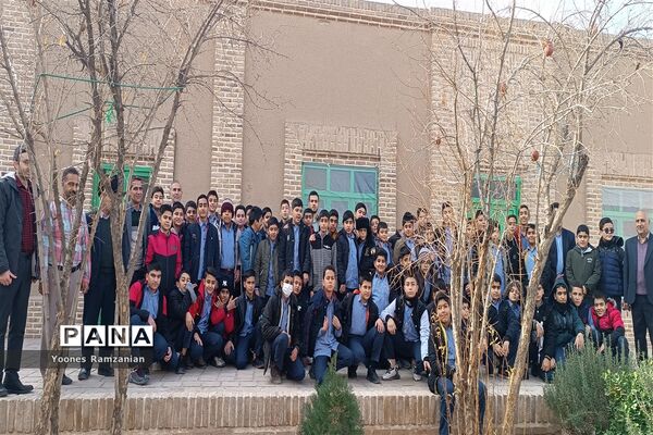بازدید دانش‌آموزان مدرسه زنده یاد زرتاش ( مرتضوی) خلیل آباد از امارت تاریخی وزیر پناه