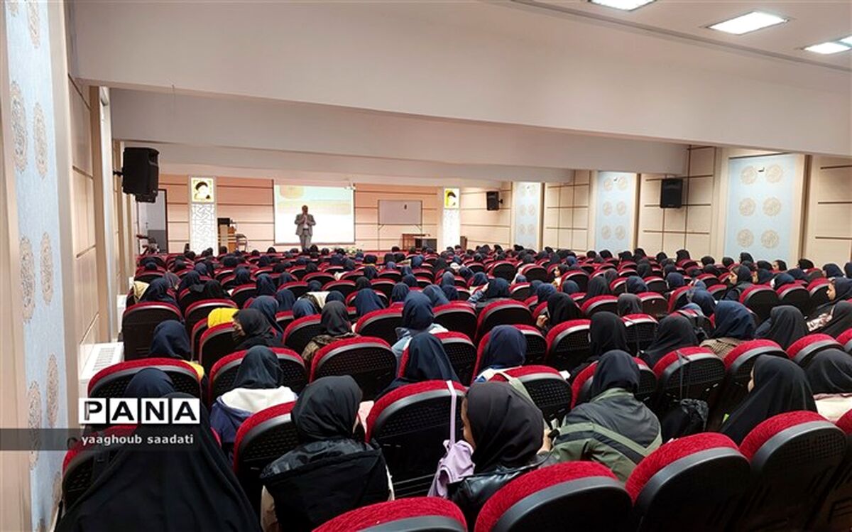 قدرت تفکر انسان را به رشد و بالندگی می‌رساند