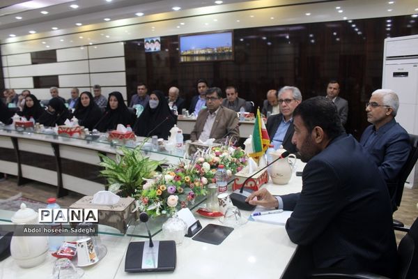 جلسه هم اندیشی مدیرکل آموزش و پرورش استان بوشهر با روسای ادارات داخلی و کارشناس مسئولان اداره کل
