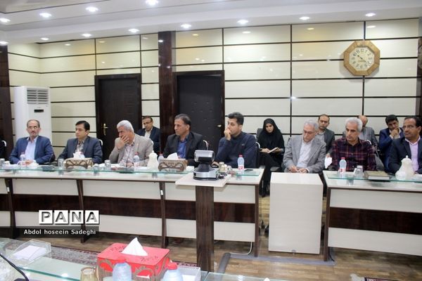 جلسه هم اندیشی مدیرکل آموزش و پرورش استان بوشهر با روسای ادارات داخلی و کارشناس مسئولان اداره کل