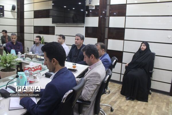 جلسه هم اندیشی مدیرکل آموزش و پرورش استان بوشهر با روسای ادارات داخلی و کارشناس مسئولان اداره کل