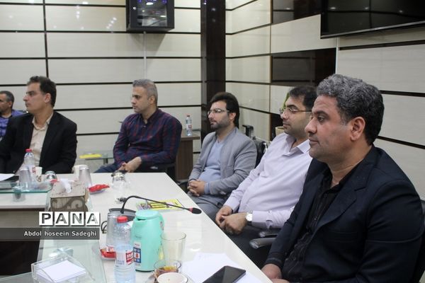 جلسه هم اندیشی مدیرکل آموزش و پرورش استان بوشهر با روسای ادارات داخلی و کارشناس مسئولان اداره کل