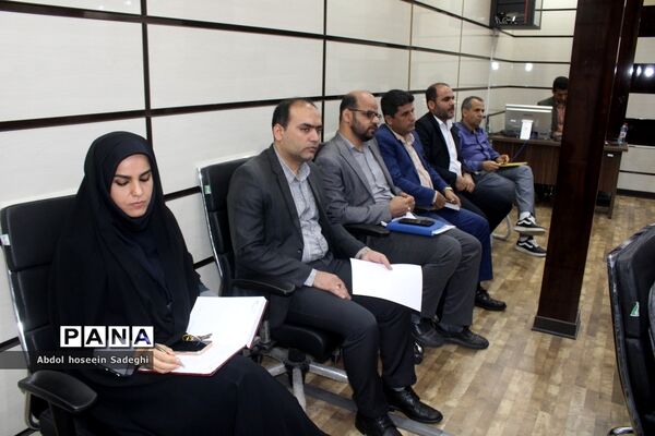 جلسه هم اندیشی مدیرکل آموزش و پرورش استان بوشهر با روسای ادارات داخلی و کارشناس مسئولان اداره کل