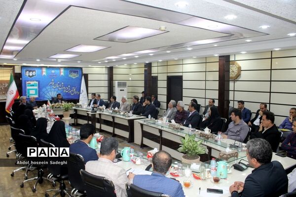 جلسه هم اندیشی مدیرکل آموزش و پرورش استان بوشهر با روسای ادارات داخلی و کارشناس مسئولان اداره کل