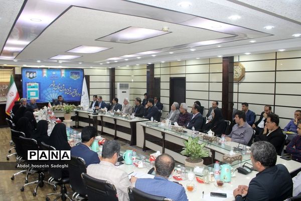 جلسه هم اندیشی مدیرکل آموزش و پرورش استان بوشهر با روسای ادارات داخلی و کارشناس مسئولان اداره کل