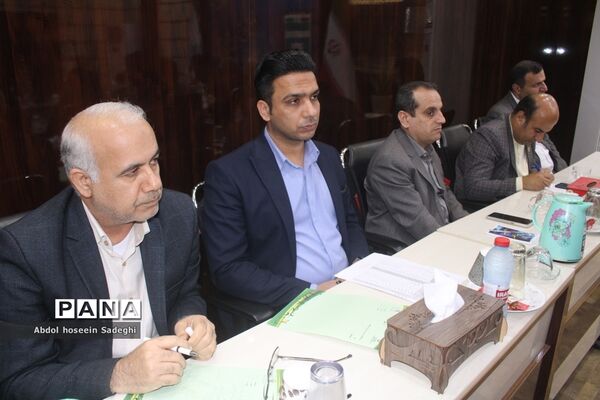 جلسه هم اندیشی مدیرکل آموزش و پرورش استان بوشهر با روسای ادارات داخلی و کارشناس مسئولان اداره کل