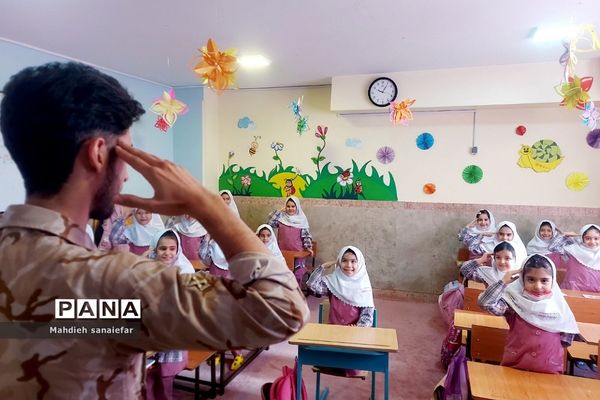 تدریس خلاقانه نشانه «ز» و «ر» در دبستان حکمت نبوی ناحیه دو شهرری