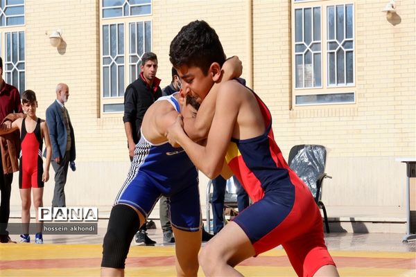 مسابقات کشتی دانش‌آموزی شهرستان میبد