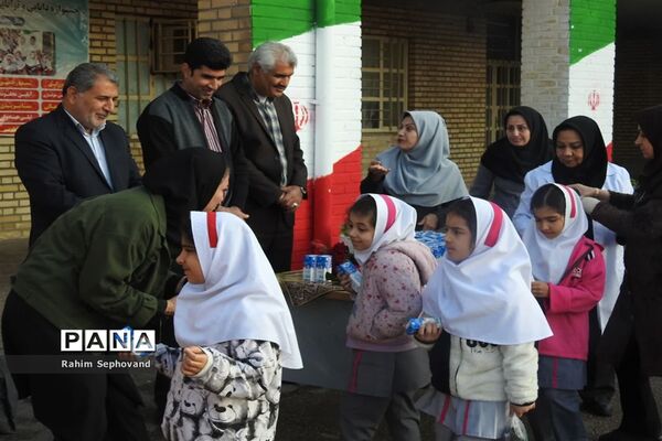 توزیع شیر در مدارس اندیمشک