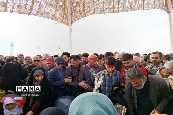 مراسم تشییع و تدفین شهید گمنام  هشت سال دفاع مقدس در بام فرهنگی امیدیه