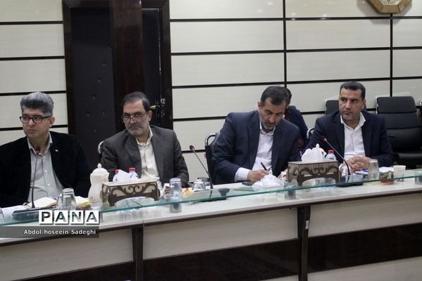 نشست تبیین برنامه‌ها و سیاست‌های صندوق ذخیره فرهنگیان در بوشهر