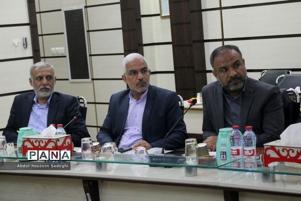 نشست تبیین برنامه‌ها و سیاست‌های صندوق ذخیره فرهنگیان در بوشهر