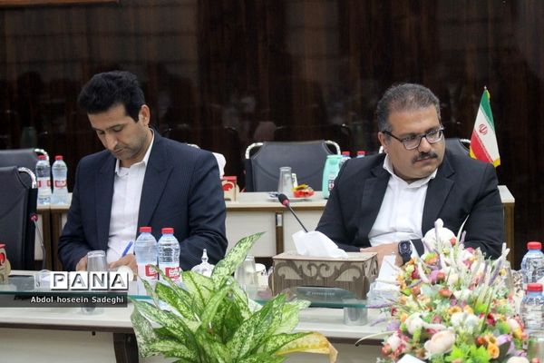 نشست تبیین برنامه‌ها و سیاست‌های صندوق ذخیره فرهنگیان در بوشهر