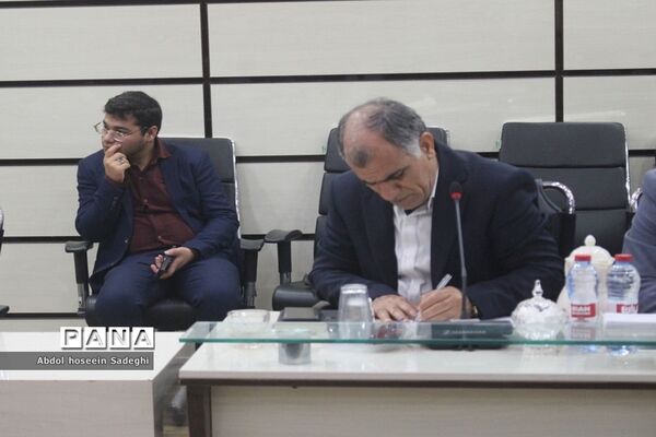 نشست تبیین برنامه‌ها و سیاست‌های صندوق ذخیره فرهنگیان در بوشهر
